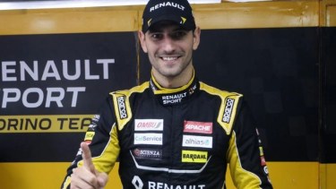 Ardusso probo con un karting con caja