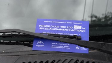 El estacionamiento medido en el centro de Bariloche llega con aumento este invierno. Archivo