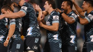 Highlanders ganó en el estreno del Súper Rugby