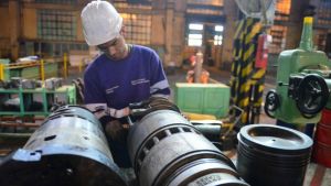 La industria cayó en abril 31% por el impacto del aislamiento