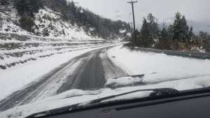 Persisten las nevadas en la zona cordillerana y el corte de las rutas 23 y 40