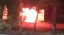 Imagen de Vecinos incendiaron un trailer, tras un robo en Centenario