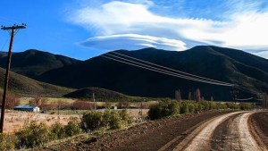 Firmaron los contratos para electrificar la zona rural en el sur de Neuquén