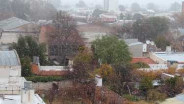 También está cayendo nieve en Roca
