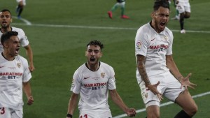 Gol argentino en la vuelta del fútbol español