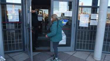 La obra social mantiene atención presencial con guardias mínimas en la región.