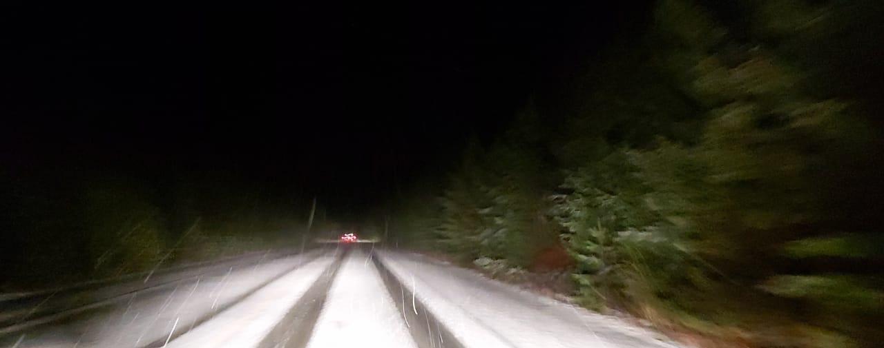 Intensas nevadas en la ruta 40 entre Bariloche y El Bolsón - Diario Río ...