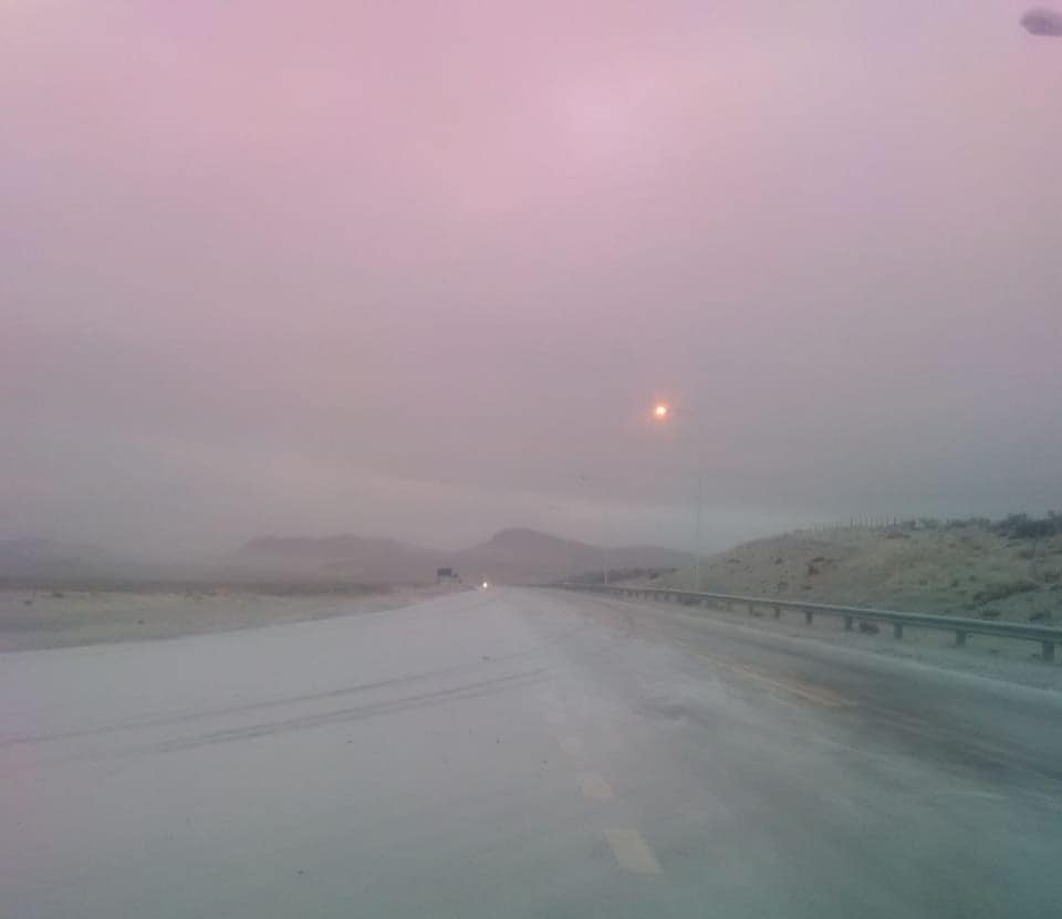 Durante la mañana de este míercoles, la ruta 23 presenta sectores con hielo y en la zona entre Jacobacci y Dina Huapi la visibilidad está reducida por niebla. (Foto: gentileza)