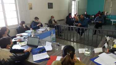 Los diez concejales votaron por rechazar un pedido de juicio político contra el intendente Marcelo Orazi. (Foto Néstor Salas)