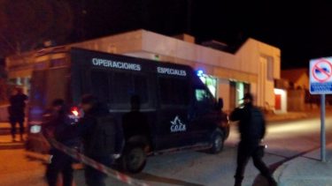 Anoche cerraron la comisaría y comenzaron a realizar las primeras pericias. (foto: Gentileza Pido La Palabra)