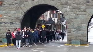 Testeos, cupo en hoteles y burbujas: así será la vuelta de los viajes de egresados en Bariloche