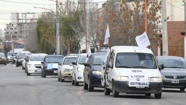 Muchos vehículos acompañaron la manifestación (foto: Florencia Salto)
