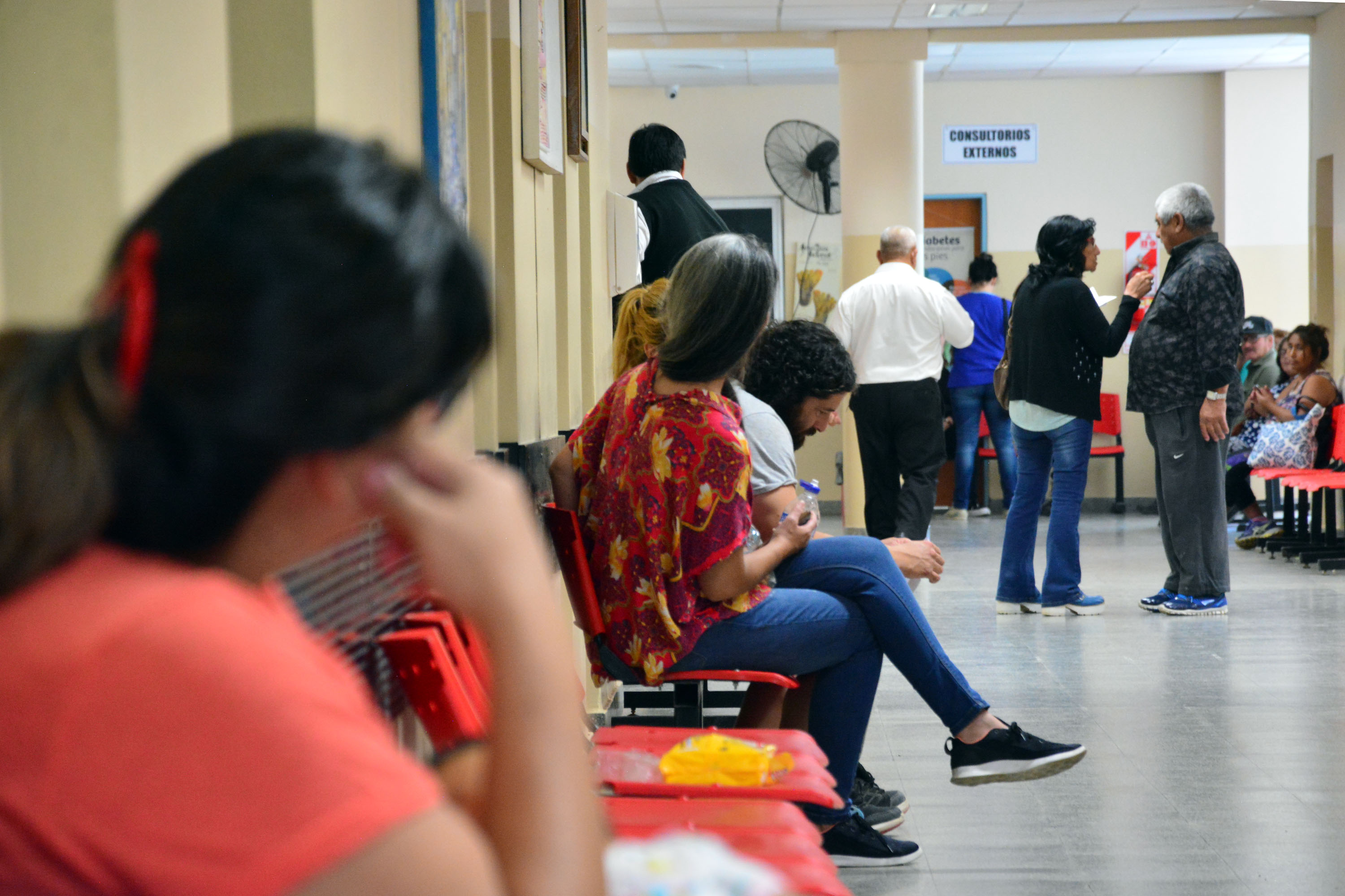 Lentamente, las salas de espera de las guardias vuelven a tener más movimiento. Es fundamental revisarse ante una urgencia. (Foto: Marcelo Ochoa)