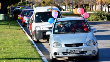 Propietarios y propietarias de los jardines maternales junto a empleadas y empleados protestaron por las calles de Viedma, Foto Archivo: Marcelo Ochoa,