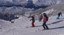Imagen de El cerro Catedral recibió con sus mejores galas a los primeros esquiadores
