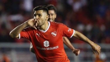 Silvio Romero está en conflicto con los dirigentes de Independiente, que buscan negociarlo.