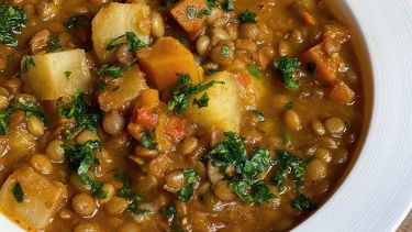 Guiso de lentejas versión vegetariana