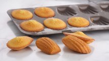 Imagen de Osvaldo Gross nos comparte sus madeleines de limón y vainilla, un clásico francés