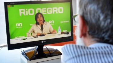 La gobernadora brindó precisiones esta mañana durante una conferencia de prensa. Foto: Marcelo Ochoa.