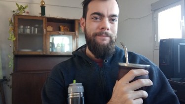 ¿Qué no te puede faltar  en esta cuarentena? Responde Emiliano González