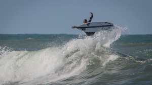 Video: así volvió el surf en las costas bonaerenses
