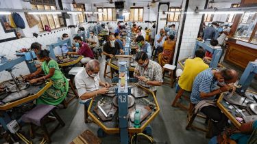 Las medidas de distanciamiento social, en el eje de la polémica tras los nuevos descubrimientos. (Foto: AP)
