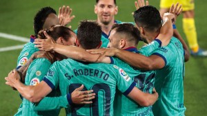 Barcelona goleó 4-1 a Villarreal y vuelve a quedar a cuatro puntos del Real Madrid