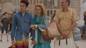 “Azul el mar”, recuerdos de familia en tiempo de crisis