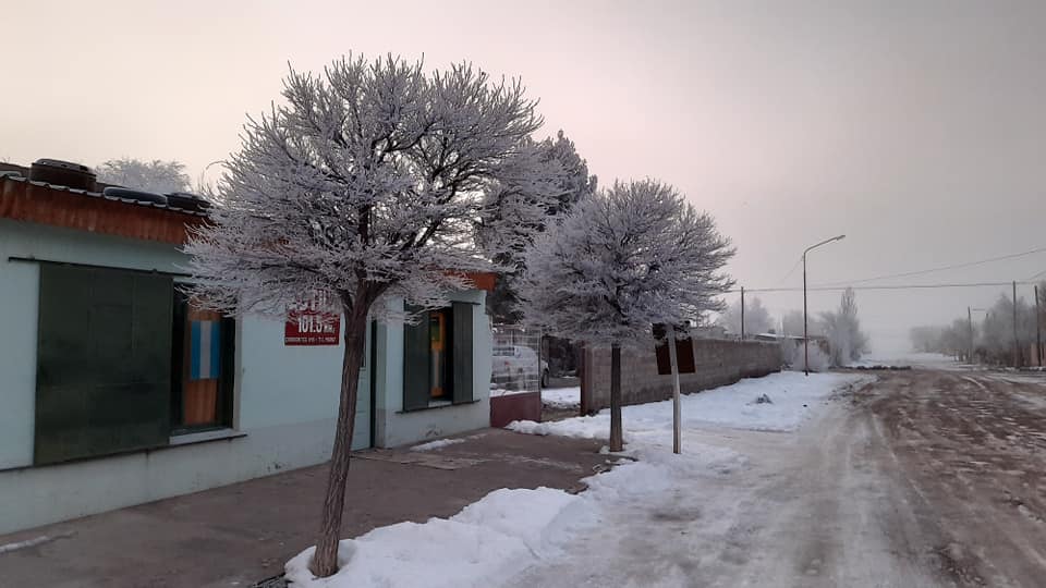 La localidad de Los Menucos amaneció congelada. -10 grados fue la mínima de hoy. (Foto: Hugo Muñóz)