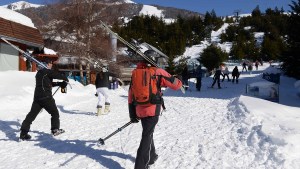 El dolor de volver a la actividad en el cerro Catedral tras la avalancha
