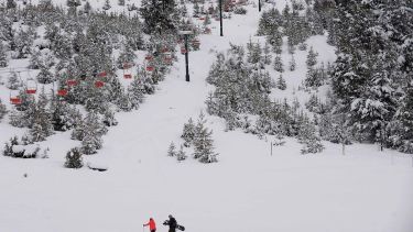 El cerro catedral está cargado de nieve pero sin turistas. Foto: Alfredo Leiva