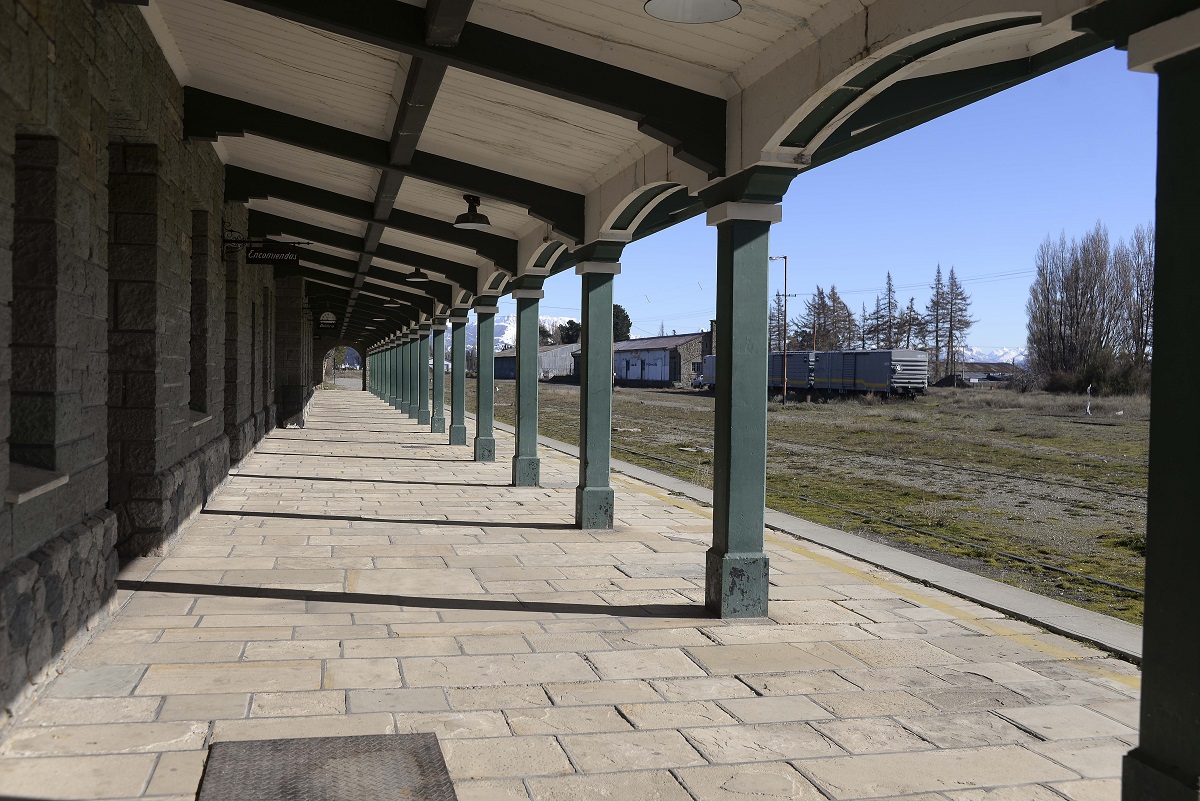 La estación de trenes de Bariloche ayer lucia desolada. Desde mediados de marzo no llegan trenes. Foto: Alfredo Leiva