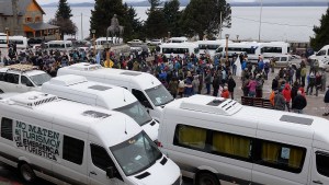 Masiva movilización en Bariloche por la ley de emergencia turística
