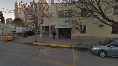 La clínica Pasteur informó que tres nuevos empleados tienen coronavirus. (Captura).-