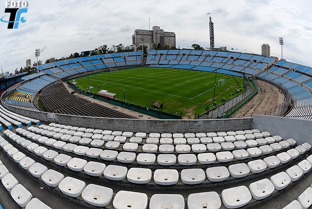 El Centenario es uno de los estadios de Montevideo que podría ser utilizado.