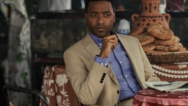 Chiwetel Ejiofor guía a un grupo de súperhumanos en el nuevo filme de Netflix.