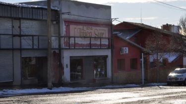 Comercios de indumentaria no pueden funcionar debido al cordón sanitario. (Foto: José Mellado)