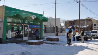 Farmacias y comercios del rubro alimenticio no han cerrado sus puertas. (Foto: José Mellado)