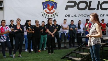 Mujeres policías de Neuquén tendrán sus propios chalecos antibalas