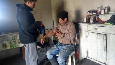 Guillermo Yanca es agente sanitario en Chipauquil y hace atención primaria en una amplia zona de la Meseta de Somuncura. (foto: gentileza)