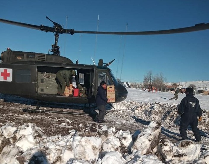 El helicóptero trabaja desde Comallo a Laguna Blanca. (foto: gentileza)