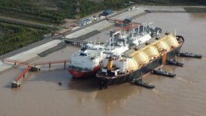 Los primeros barcos de GNL del año costaron hasta un 440% más que en 2021