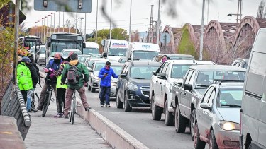 Jaque a la movilidad urbana sustentable en la Confluencia