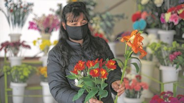 Hace 50 años que venden flores y ni la pandemia las detiene