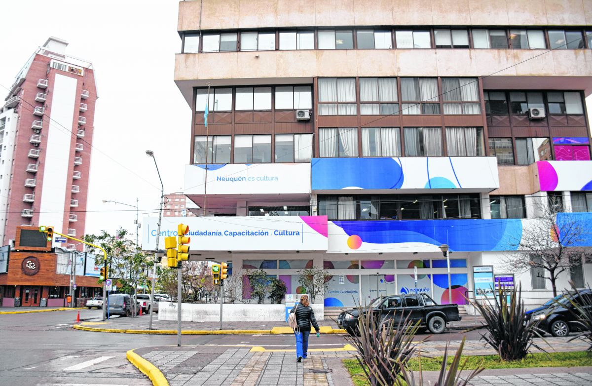 La Municipalidad de Neuquén paga hoy los salarios a sus empleados. (archivo)
