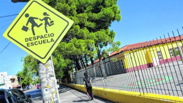 Ante las presuntas apariciones de casos sospechosos o confirmados en el ámbito escolar, se suspenderán clases por un día para su desinfección. Foto: Marcelo Ochoa