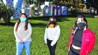 Como muchos estudiantes, Zoe, Nadine y Camila sienten desmotivación e incertidumbre sobre el futuro cercano. 