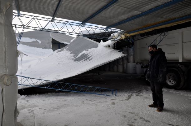 El paso de la nieve derribó los techos, destruyendo gran parte de la imponente estructura. (Foto: José Mellado)