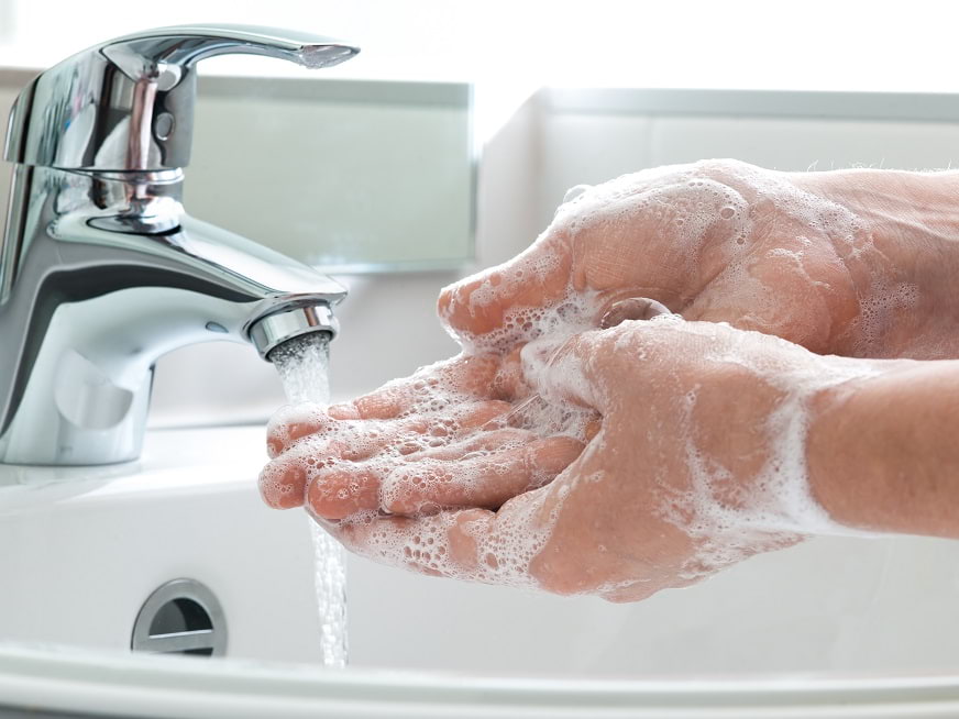 Mantener el lavado de manos es primordial para evitar la propagación del virus.-