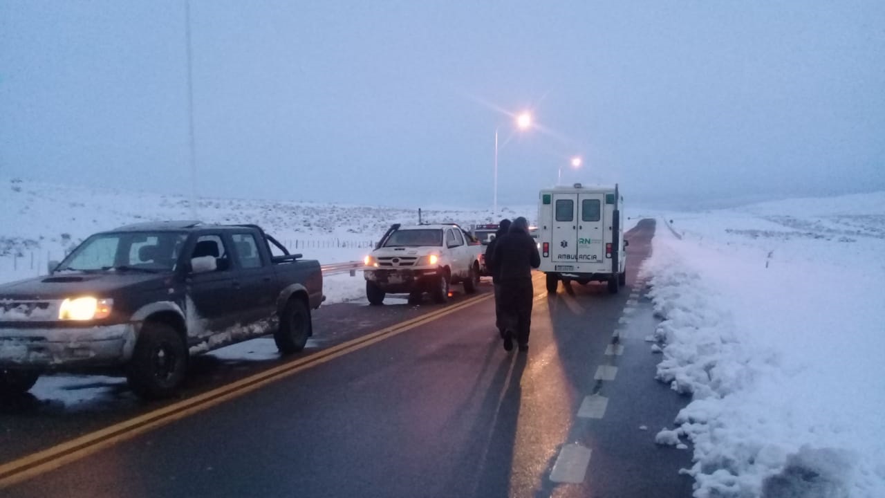 La caravana de vehículos arribó a Dina Haupi alrededor de las 19 de ayer. (Foto: Gentileza)
